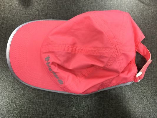 Sombreros deportivos unisex ligeros y polivalentes.