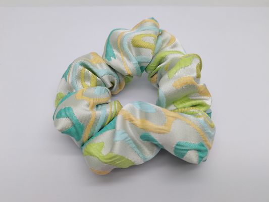 Colores elegantes y variados Tejidos Scrunchies Colores llamativos Vista de moda