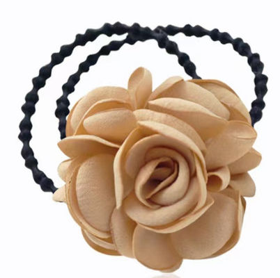 Las corbatas de flores de moda se adaptan a los colores y diseños