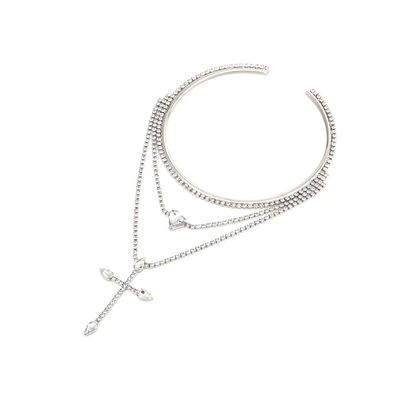 Joyas y colgantes elegantes y transparentes para mujeres en diversas ocasiones