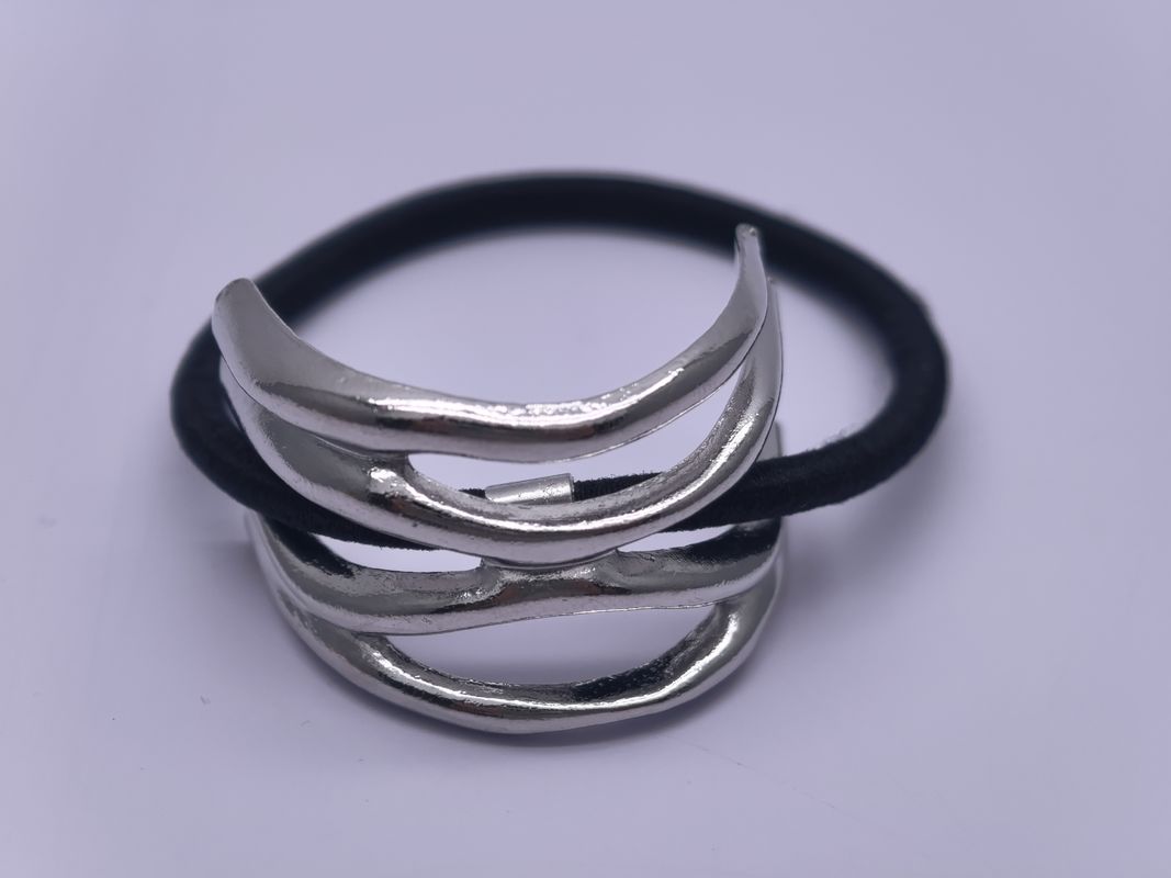 Diseño único de corbatas elásticas para el cabello con accesorios de pelo de metal para mujeres