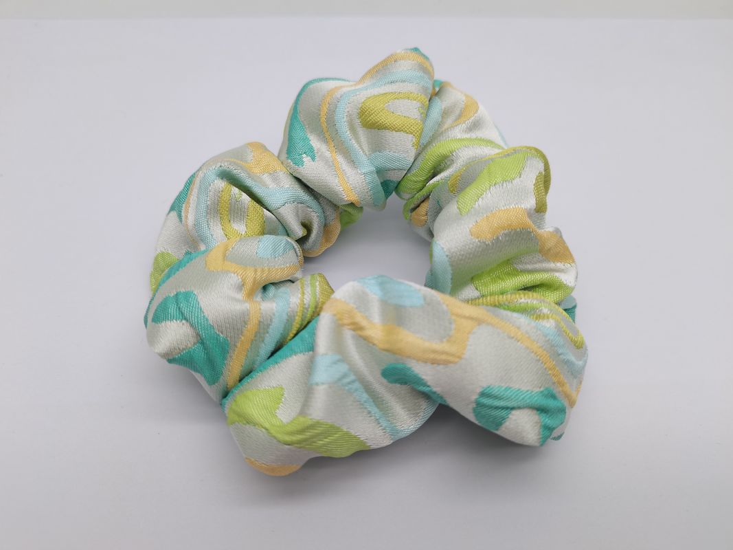 Colores elegantes y variados Tejidos Scrunchies Colores llamativos Vista de moda