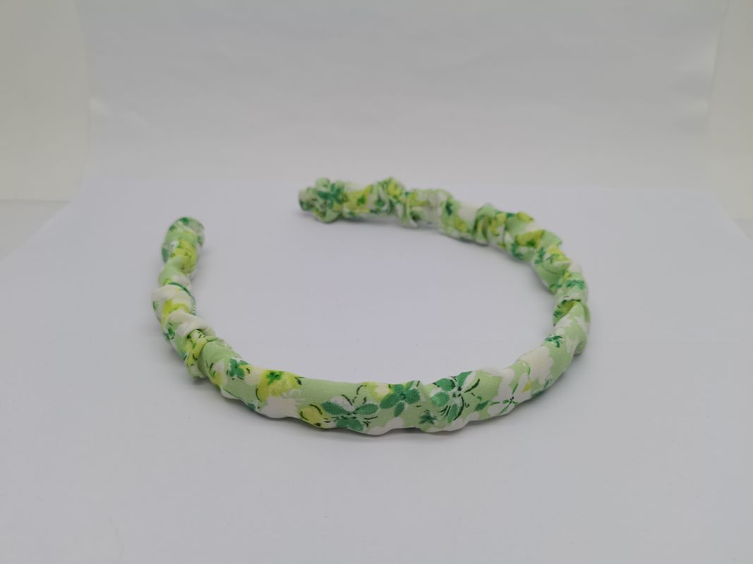 Varios patrones de accesorios para el cabello de tela en diferentes formas y colores para requisitos personalizados