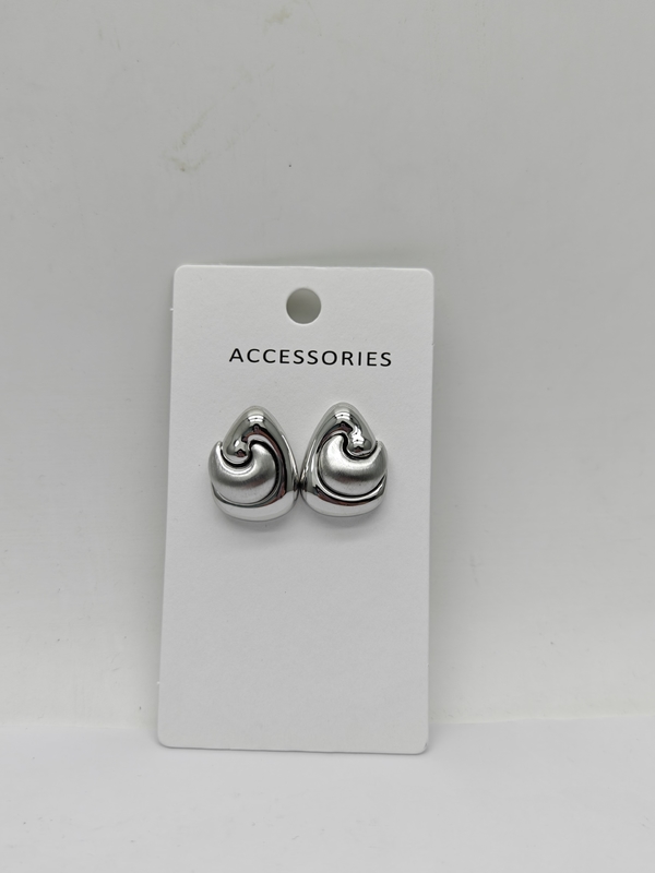 Los pendientes de metal duraderos y versátiles en una variedad de colores para todos los estilos